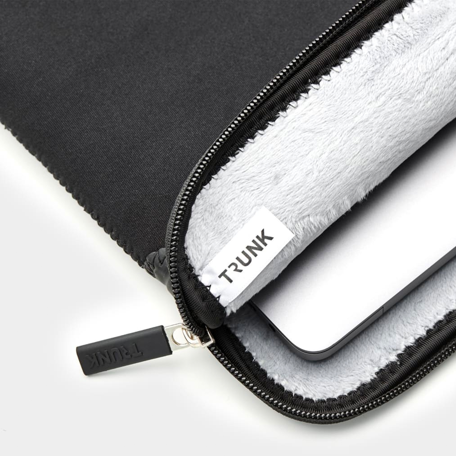 TRUNK NEOPRENE SLEEVE 15.6